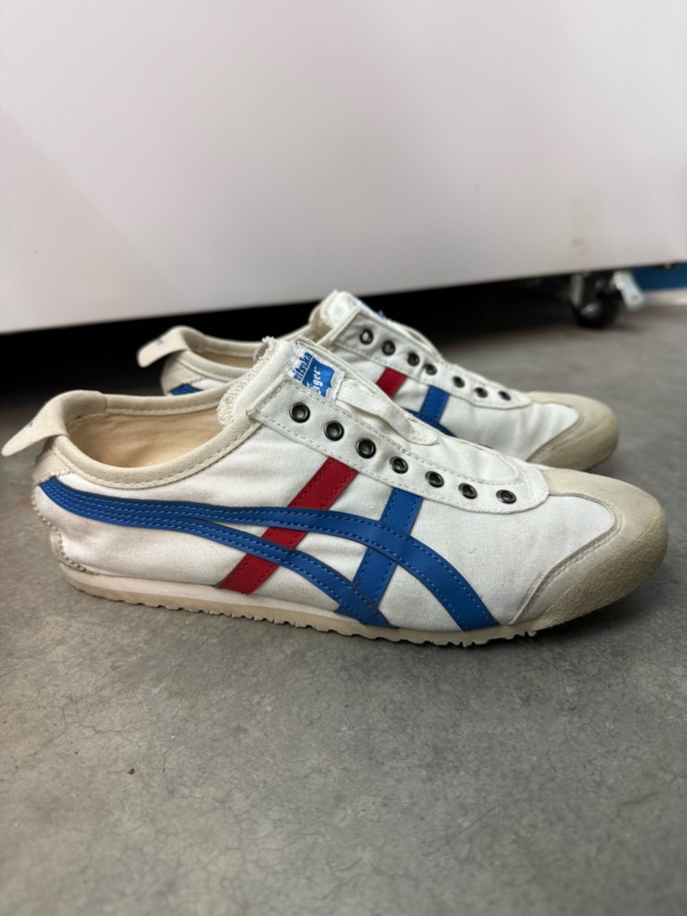 Onitsuka Tiger Beige Slip-On Sneakers with Red Logo - Picture 3 of 9
